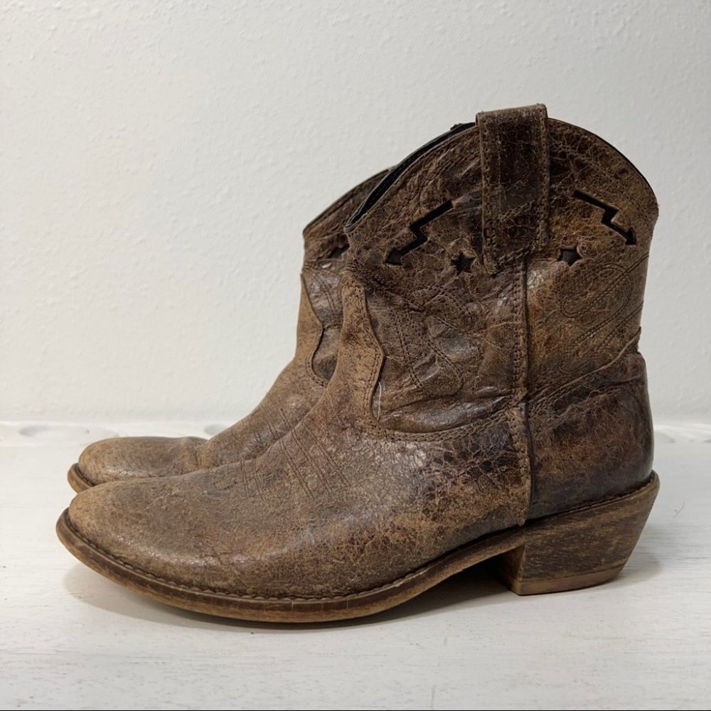 Steven Steve Madden Cowgirl Western Booties Ankle Distressed 7.5 Stars Vested